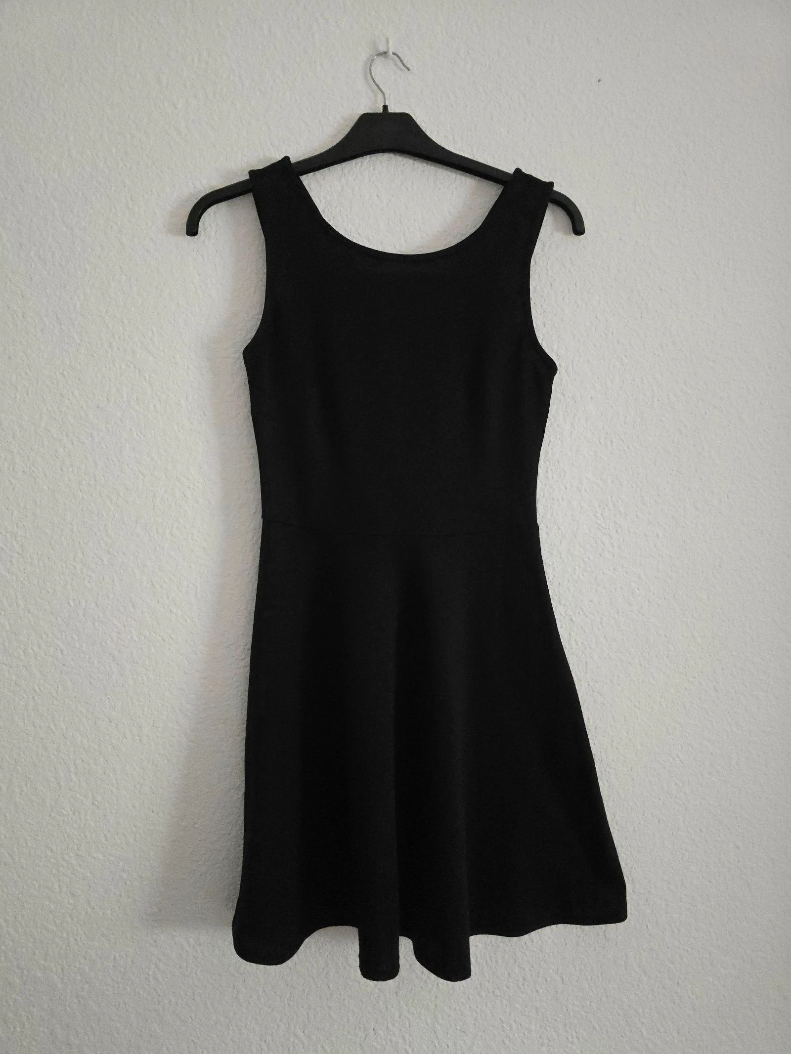 Vestido de skatista preto com costas cruzadas sem mangas Fit & Flare FB Sister New Yorker XS Vestido de skatista preto com costas cruzadas sem mangas Fit & Flare FB Sister New Yorker XS – photo 2